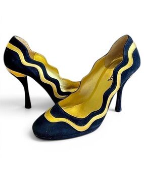 🛍️ Prada Authentic 2008 Black and Gold Scalloped Wavy Heel w Box